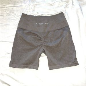 Alphalete Amplify short 4.5” in storm grey size medium
